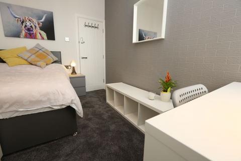1 bedroom in a flat share to rent, Whitehall Road, Gateshead NE8