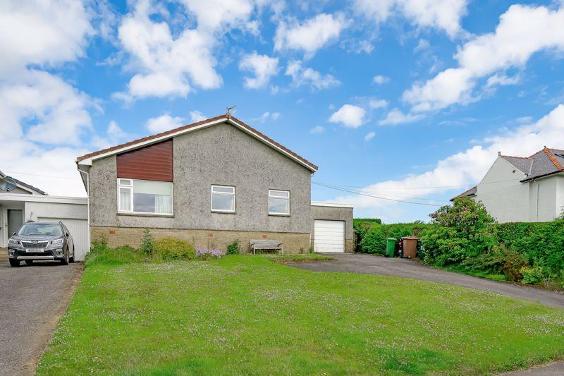 11a Old Glasgow Road, Stewarton, KA3 5JJ 3 bed link detached house £