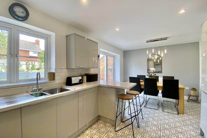 Stag Valley Road, Durleigh Gardens, Bridgwater 3 bed detached house £
