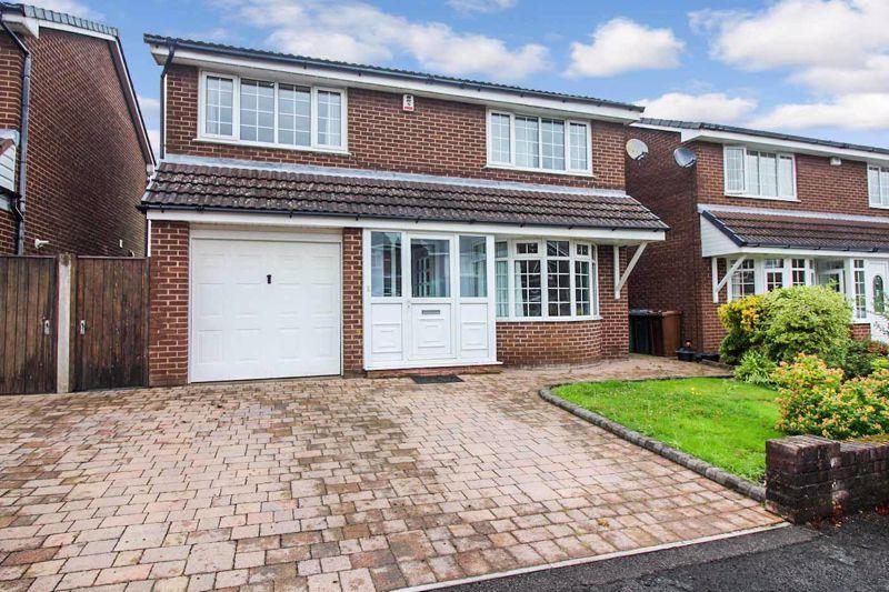 Ashford Close, Elton, Bury 4 bed detached house £1,300 pcm (£300 pw)