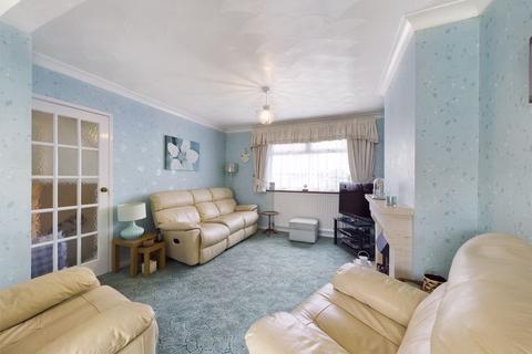 17 Crescent Way, Aveley, South Ockendon, RM15 4TJ