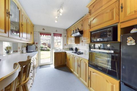 17 Crescent Way, Aveley, South Ockendon, RM15 4TJ