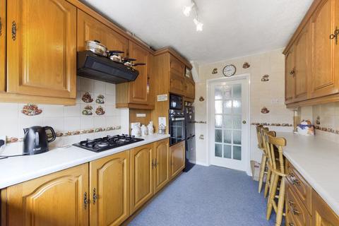 17 Crescent Way, Aveley, South Ockendon, RM15 4TJ