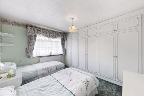 17 Crescent Way, Aveley, South Ockendon, RM15 4TJ