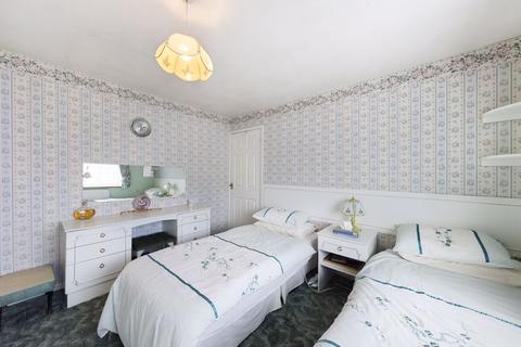 17 Crescent Way, Aveley, South Ockendon, RM15 4TJ