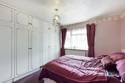 17 Crescent Way, Aveley, South Ockendon, RM15 4TJ