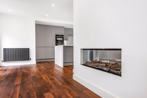 100 Fir Tree Road, Banstead, SM7 1NQ