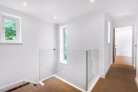 100 Fir Tree Road, Banstead, SM7 1NQ
