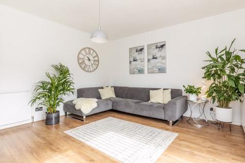 15 Cuiken Avenue, Penicuik, EH26 0DR