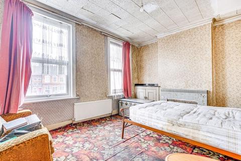 122 Durrington Road, London, E5 0HS