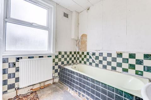 122 Durrington Road, London, E5 0HS