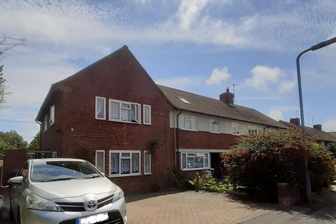 3 bedroom terraced house to rent, Avard Crescent, Eastbourne