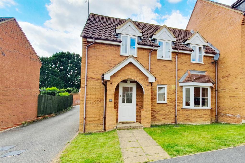 Dairy Way, Irthlingborough 4 bed semidetached house £275,000