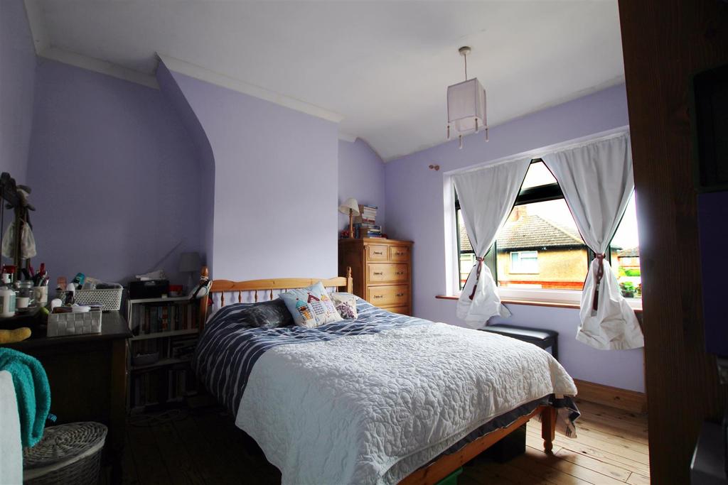 Eastfield Crescent, Finedon 3 bed semidetached house £205,000