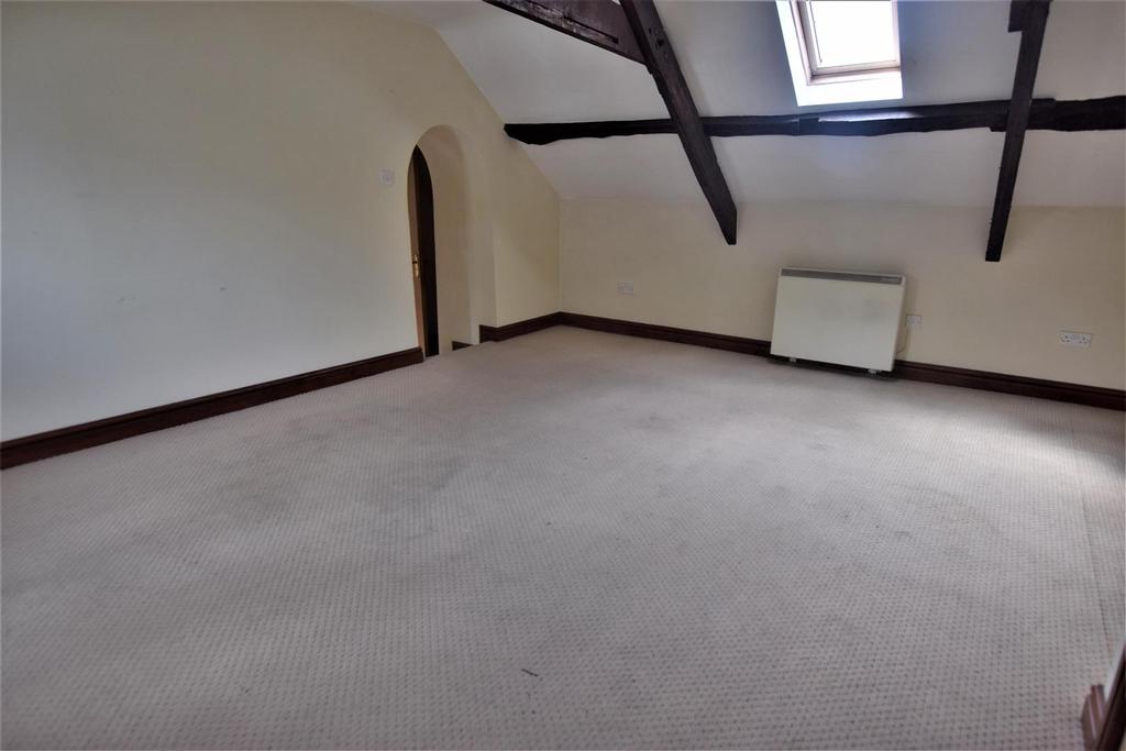 Dew Street, Haverfordwest 1 bed apartment £450 pcm (£104 pw)