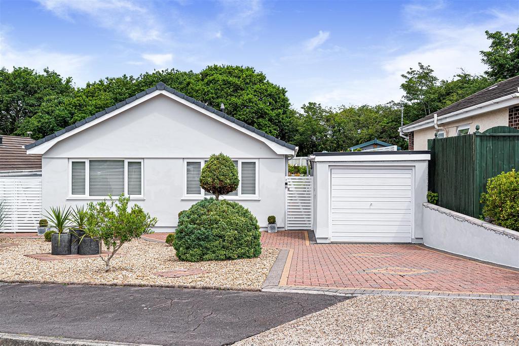Clos Llandyfan, Gorseinon, Swansea 3 bed detached bungalow £295,000