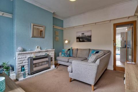 6 Ashgrove, Greengates, Bradford, BD10 0BP