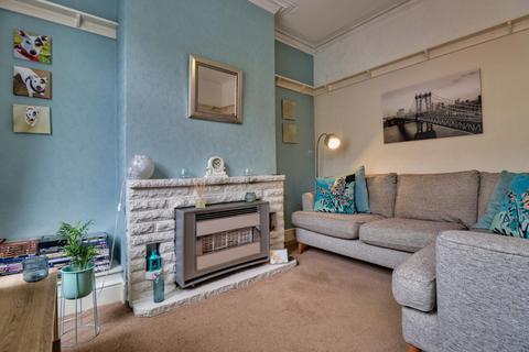 6 Ashgrove, Greengates, Bradford, BD10 0BP