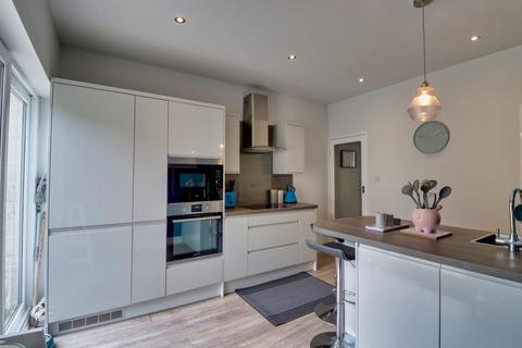 6 Ashgrove, Greengates, Bradford, BD10 0BP