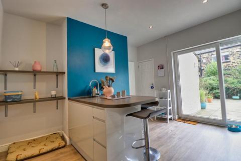6 Ashgrove, Greengates, Bradford, BD10 0BP