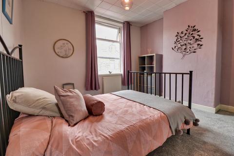 6 Ashgrove, Greengates, Bradford, BD10 0BP