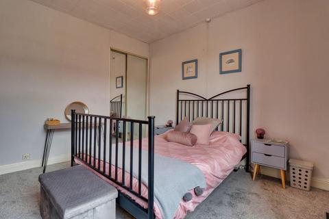 6 Ashgrove, Greengates, Bradford, BD10 0BP