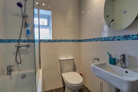 6 Ashgrove, Greengates, Bradford, BD10 0BP