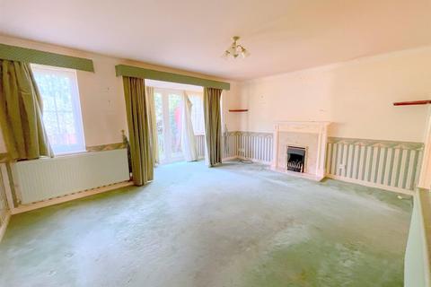 12 Darent Close, Stone Cross, Pevensey, BN24 5PW