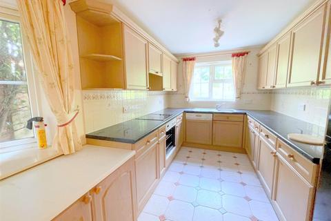 12 Darent Close, Stone Cross, Pevensey, BN24 5PW