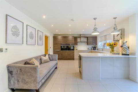 14 Alder Park Road, Solihull, B91 1NU