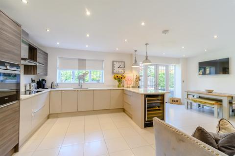 14 Alder Park Road, Solihull, B91 1NU