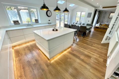 17 Elm Grove, Wootton, Northampton, NN4 6FB