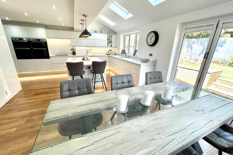 17 Elm Grove, Wootton, Northampton, NN4 6FB