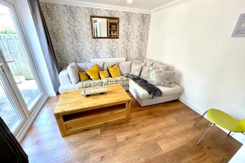 17 Elm Grove, Wootton, Northampton, NN4 6FB