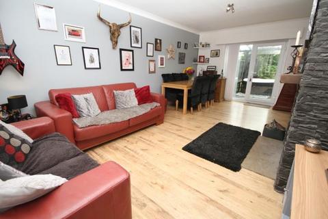 64 West Royd Drive, Shipley, BD18 1HL
