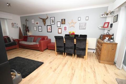 64 West Royd Drive, Shipley, BD18 1HL