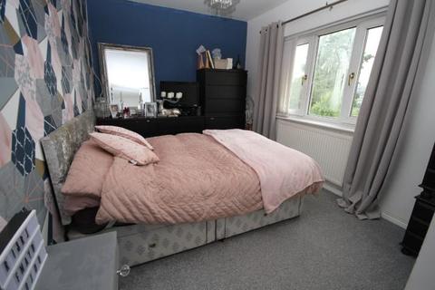 64 West Royd Drive, Shipley, BD18 1HL