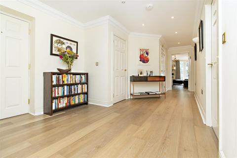 12 Compass Close, Edgware, HA8 8HU