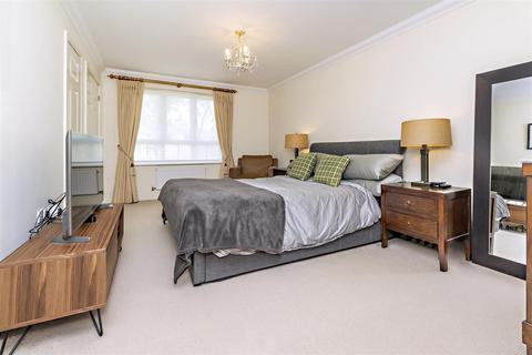 12 Compass Close, Edgware, HA8 8HU