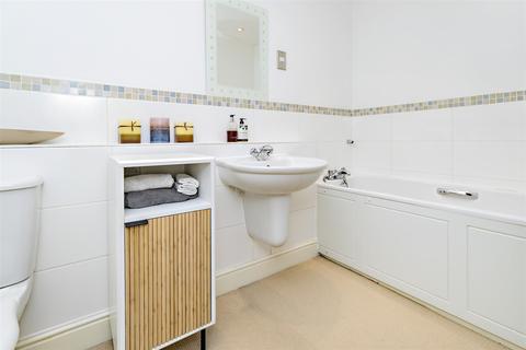 12 Compass Close, Edgware, HA8 8HU