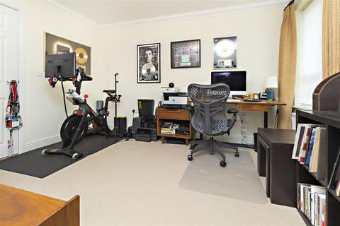 12 Compass Close, Edgware, HA8 8HU
