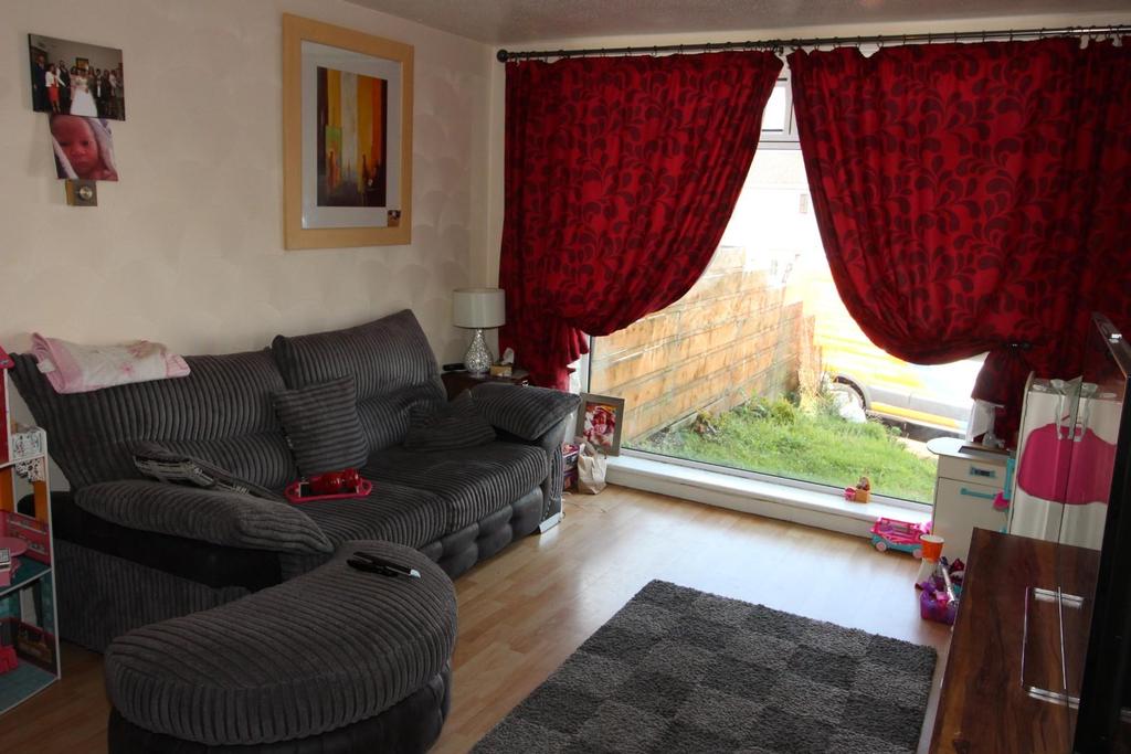 Ravenswood Rise, Livingston 2 bed terraced house £124,995