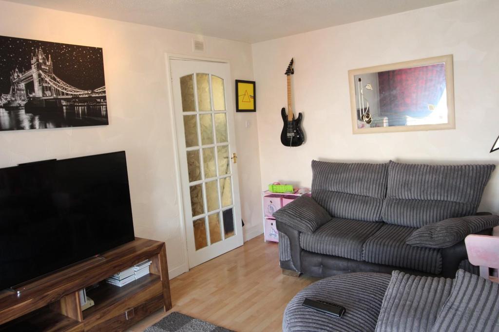 Ravenswood Rise, Livingston 2 bed terraced house for sale £124,995