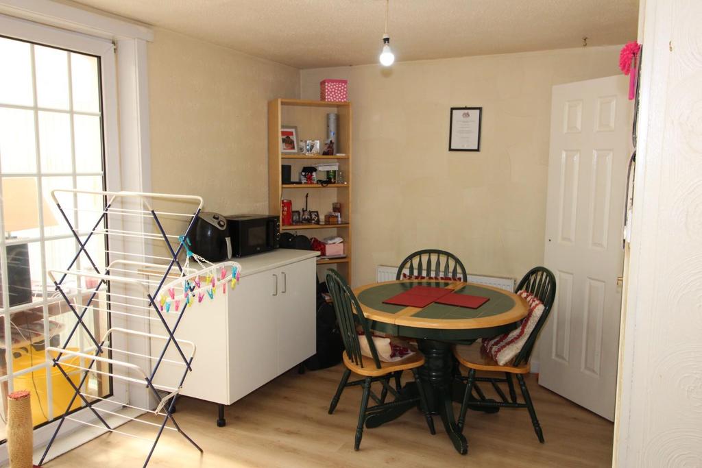 Ravenswood Rise, Livingston 2 bed terraced house £124,995