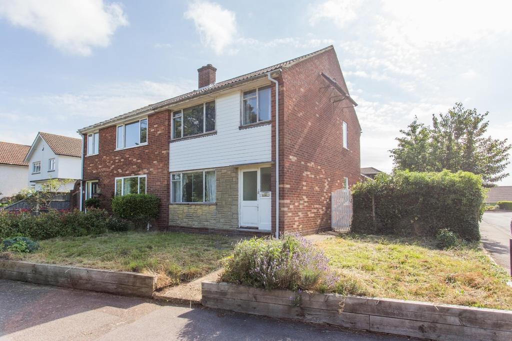 Rough Common Road, Canterbury 3 bed semidetached house £300,000