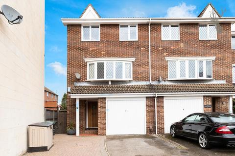 5 Station Approach, Theydon Bois, Epping, CM16 7HR