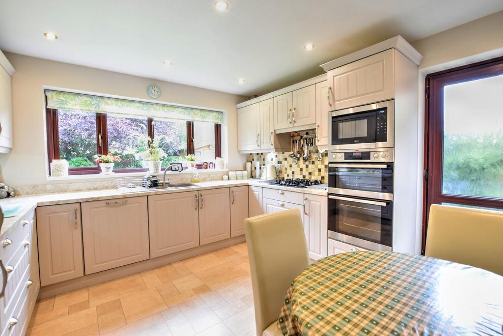 North Park Avenue, Barrowford, Nelson 5 bed detached house £340,000