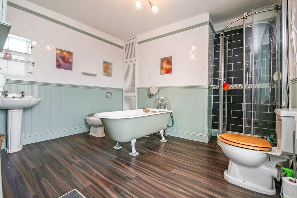 Family Bathroom.jpg