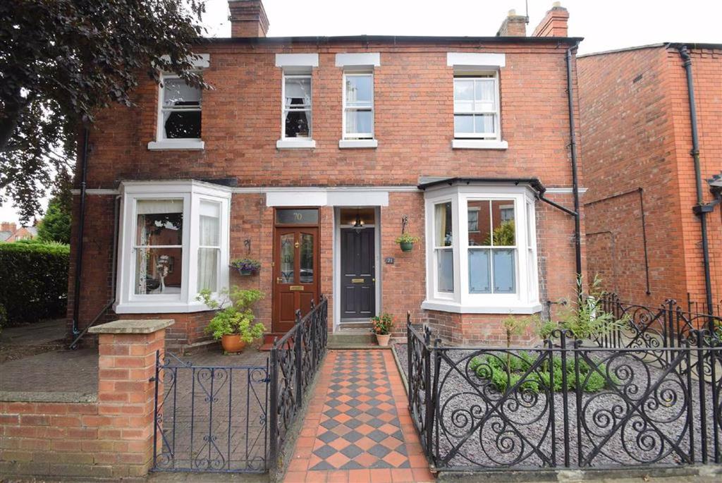 Street, Cherry Orchard, Shrewsbury 3 bed semidetached house £