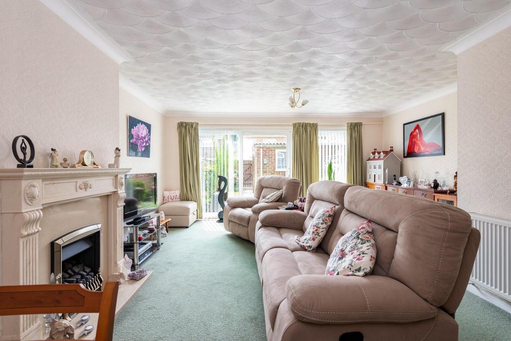142 Wakeley Road living room1b.jpg